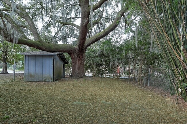 Building Photo - 6 Ranchland Dr