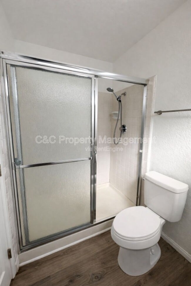 Building Photo - 823 Aspen St