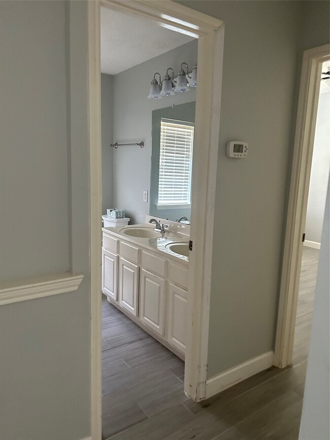 Building Photo - 18419 Autumn Park Dr