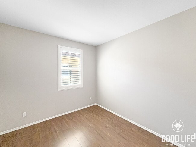 Building Photo - Beautiful 2BD/2.5 BA W/ A/C, Private Balcony, and Detached Garage in Kearny Mesa!