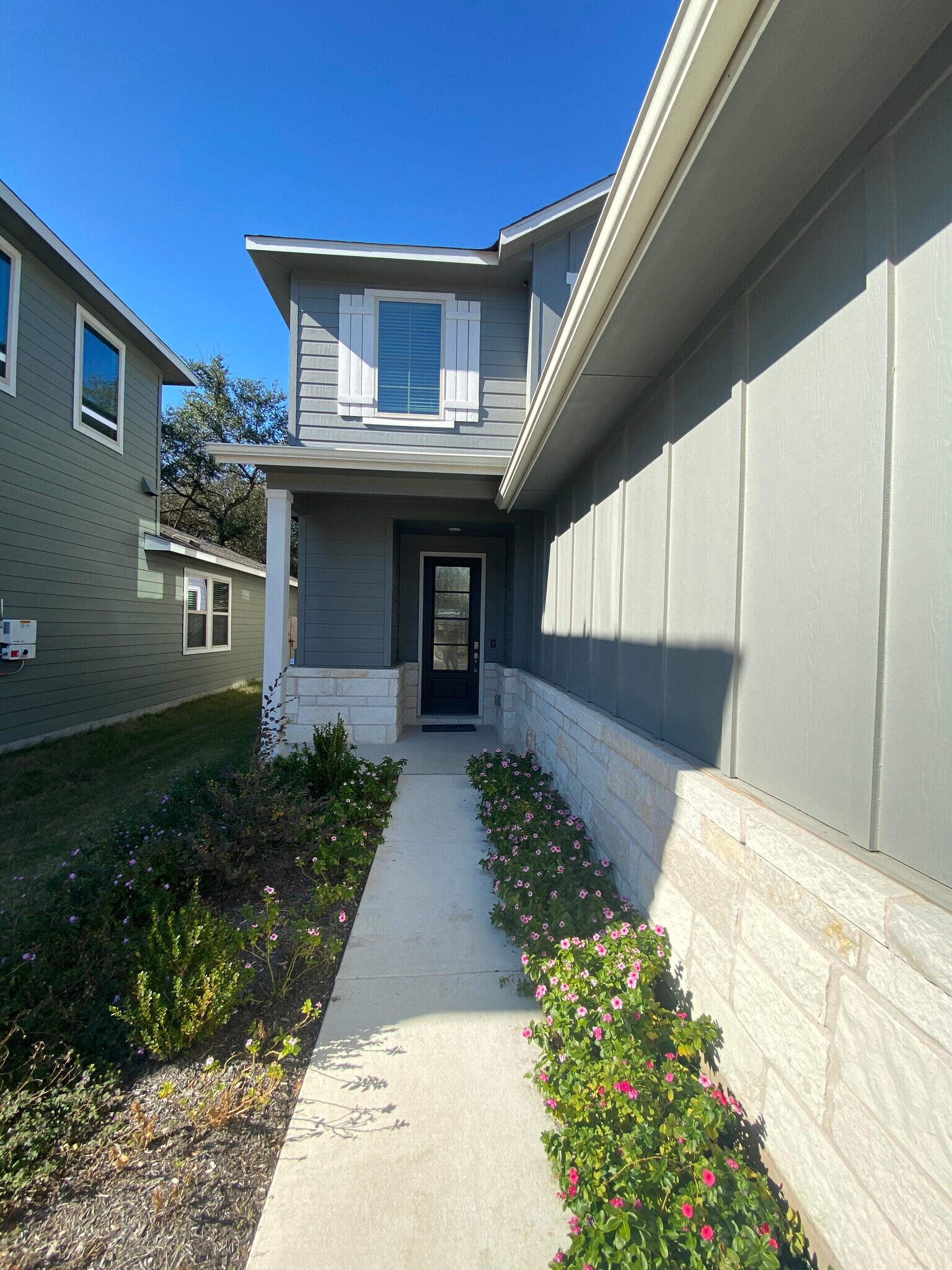 Building Photo - 10406 Bramble Berry Dr