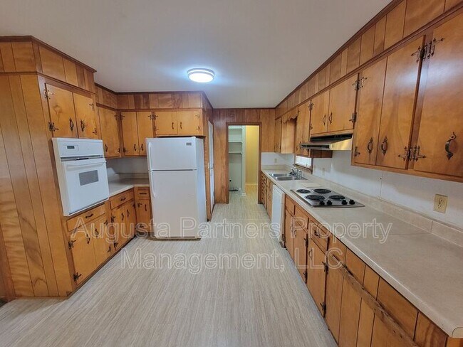Building Photo - 1125 Crestview Dr