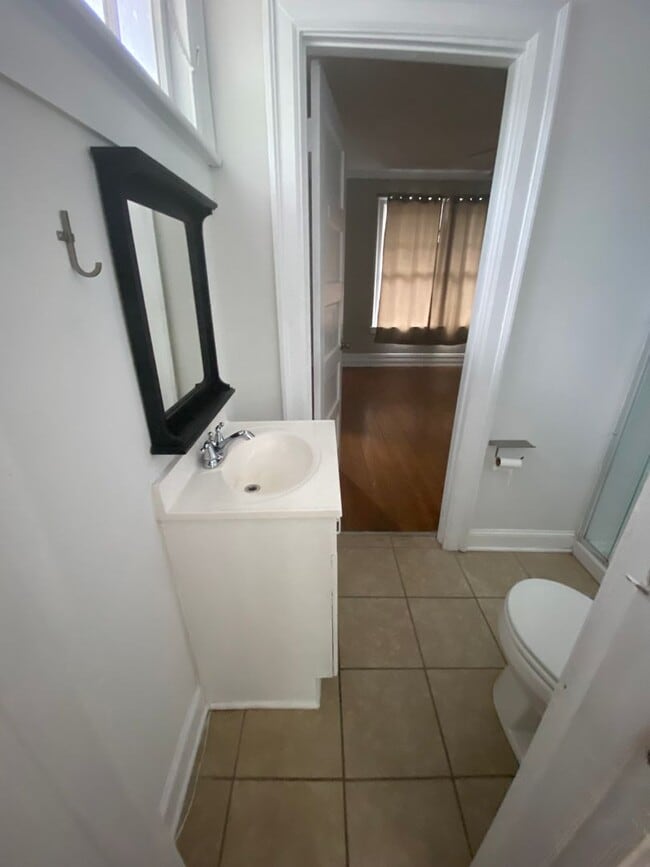 Building Photo - 4 bedroom 2.5 bath house with bonus room