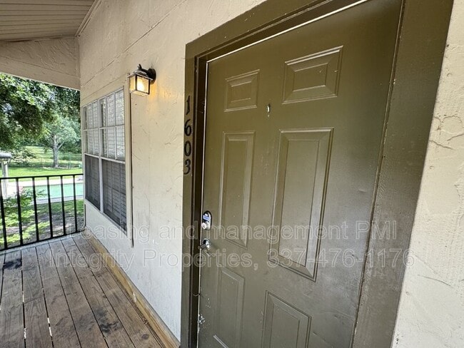 Building Photo - 300 Lozes Ave