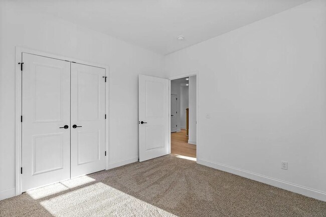 Building Photo - Charming 3-Bed, 3-Bath Home at James Creek – ONE MONTH FREE RENT!