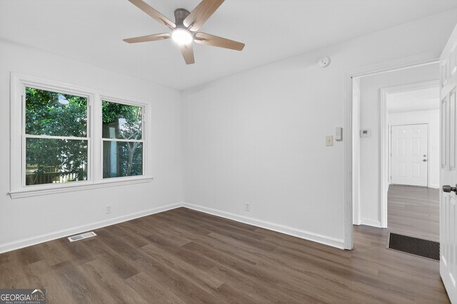 Building Photo - 2036 McPherson Dr