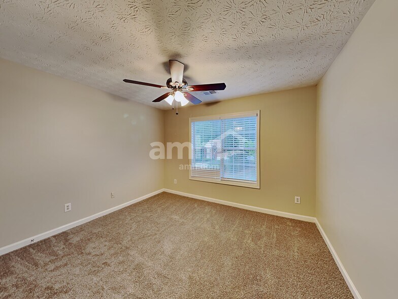 Building Photo - 825 Georgian Hills Dr