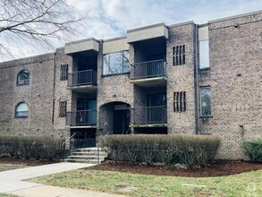 Building Photo - 15 Silverwood Cir