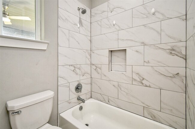 Building Photo - 1507 5th St