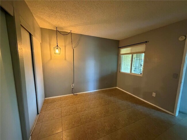 Building Photo - 3736 Oak Creek Dr