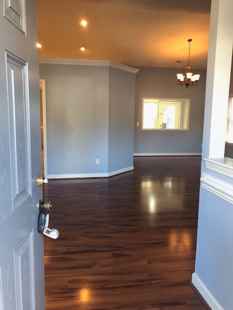 Building Photo - 905 Lowry Ct