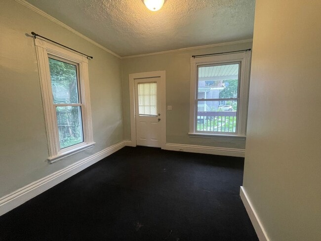 Building Photo - Charming Two-Bedroom Home Awaits!
