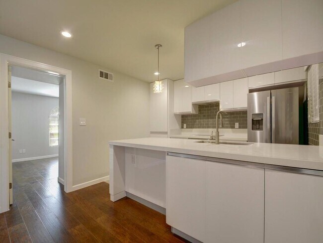 Building Photo - 3110 Red River St