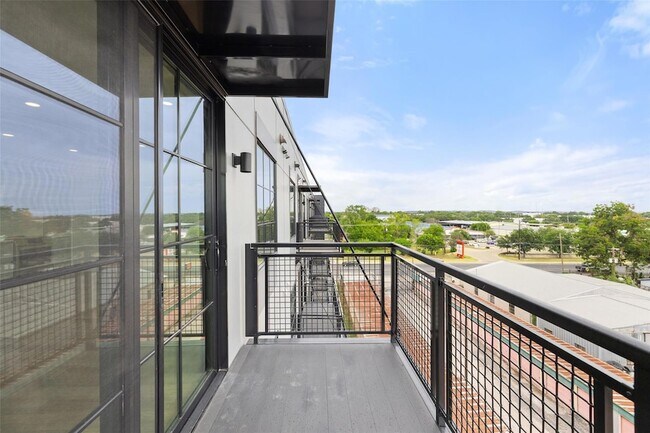 Building Photo - 4315 S Congress Ave