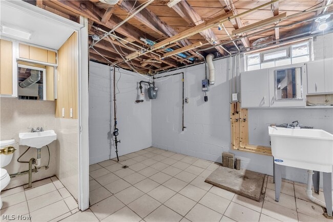 Building Photo - 21106 Gardenview Dr