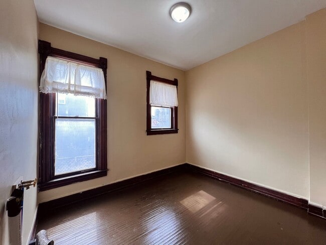 Building Photo - 420 Platt St
