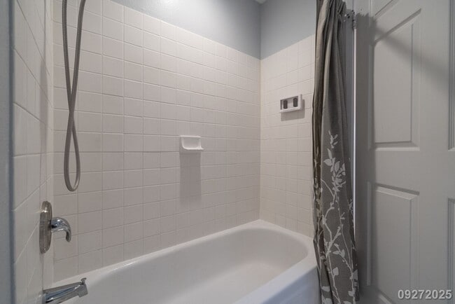 Building Photo - $3,100 / 2br - 953ft2 - Charming and updat...