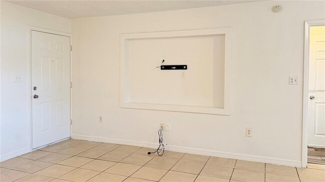 Building Photo - 1905 Park Manor Dr