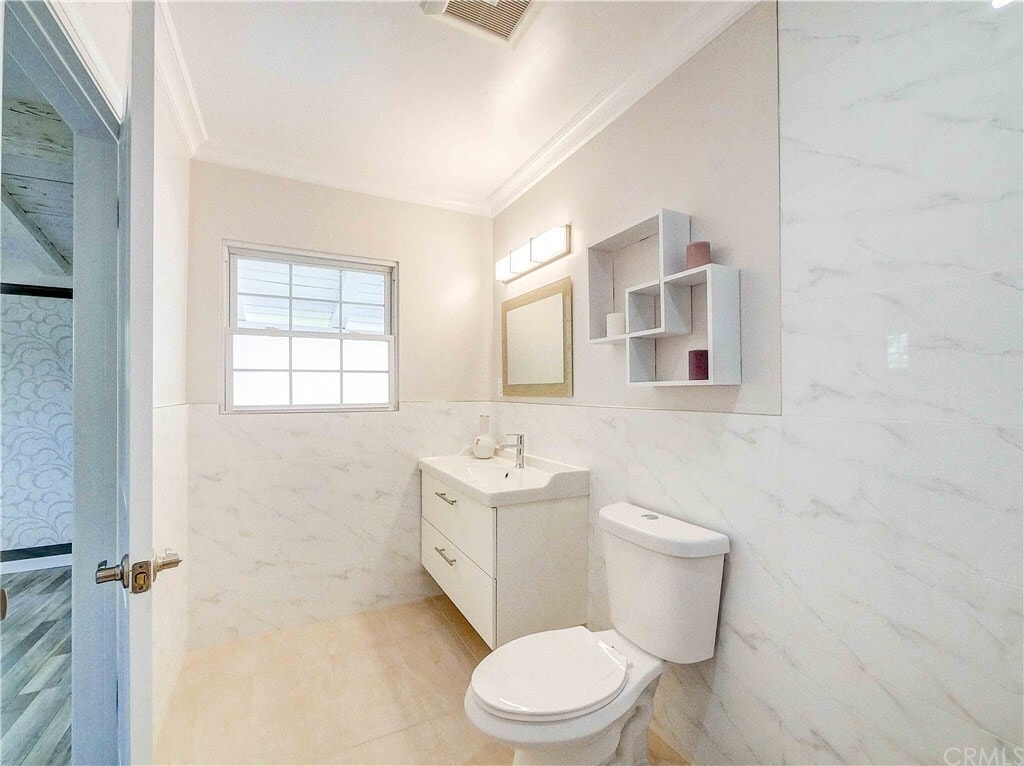 Building Photo - 15931 Tuba St