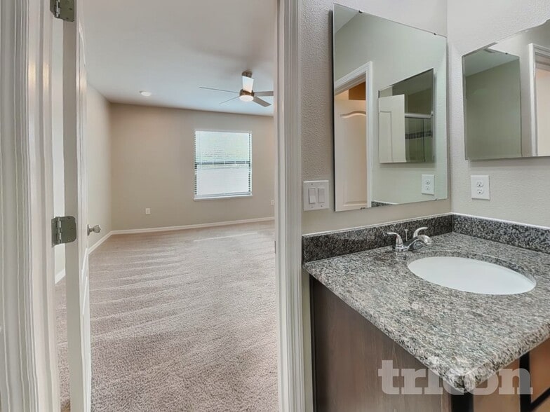 Building Photo - 4648 Lindever Ln