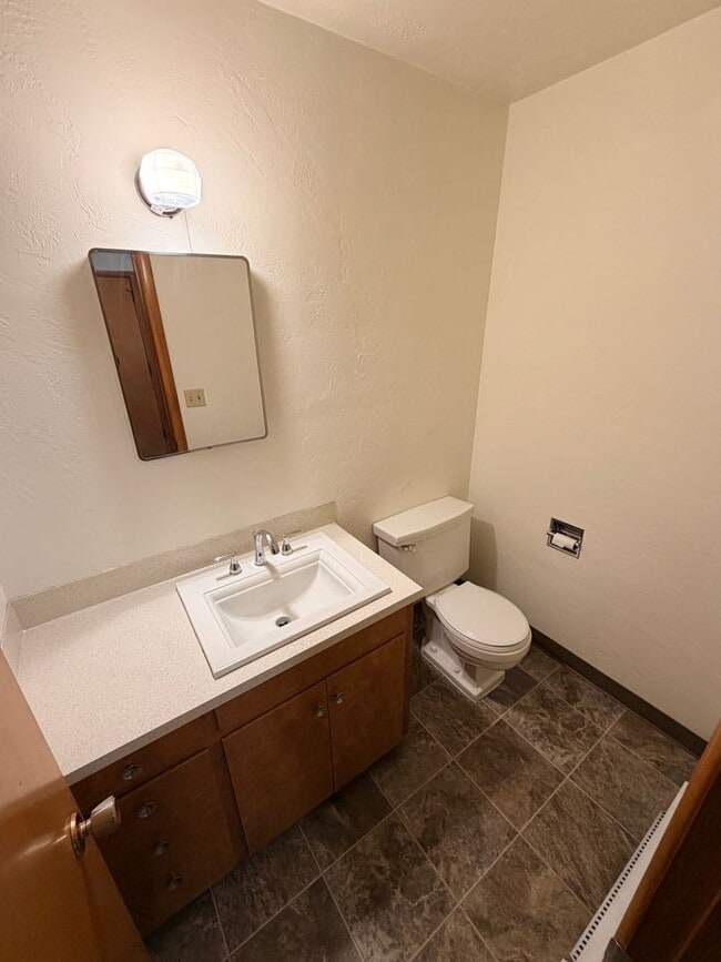 Building Photo - Three Bedroom Home with Covered Patio