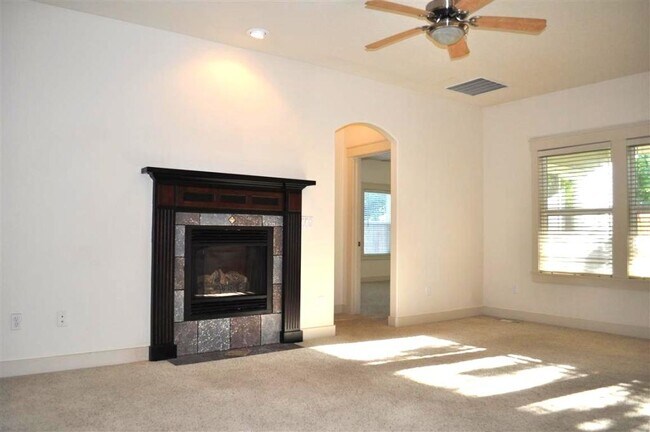 Building Photo - 9083 W Dalton Pl