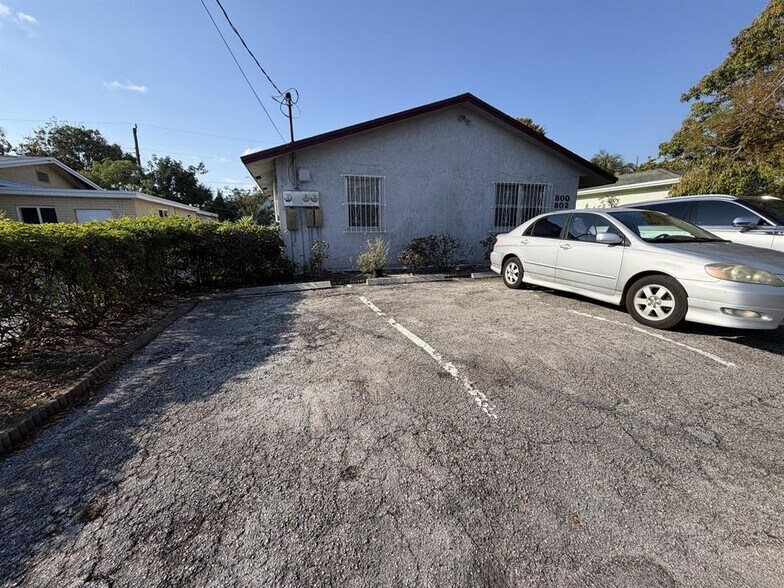 Building Photo - 800 NE 14th St