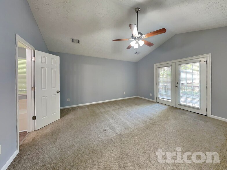 Building Photo - 1812 Cres Hill Dr NW