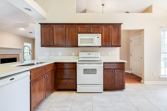 Building Photo - 868 Young Way