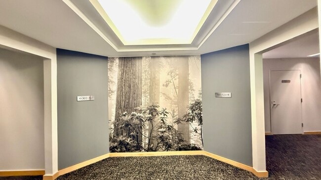 Building Photo - Comfortable Studio Living with Balcony, Parking & Storage at Daniel Burnham Court