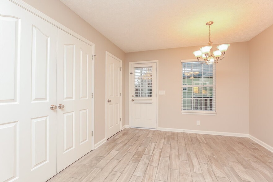 Building Photo - 1411 Owasa Trail