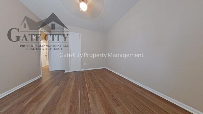 Building Photo - 1105 Meadowbrook Blvd