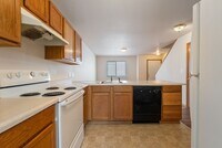 Building Photo - Spacious 2-Bedroom Duplex in SE Portland