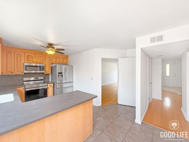 Building Photo - Modern 3BR/2.5BA Home with A/C and Attache...