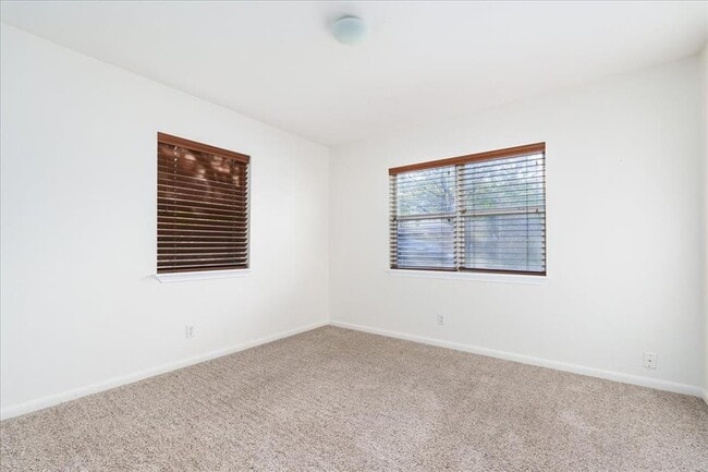 Building Photo - 6503 Guadalupe St