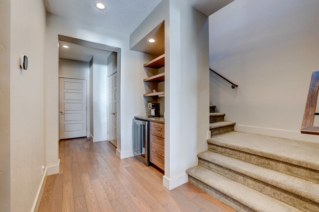 Building Photo - 3045 S Shadywood Way