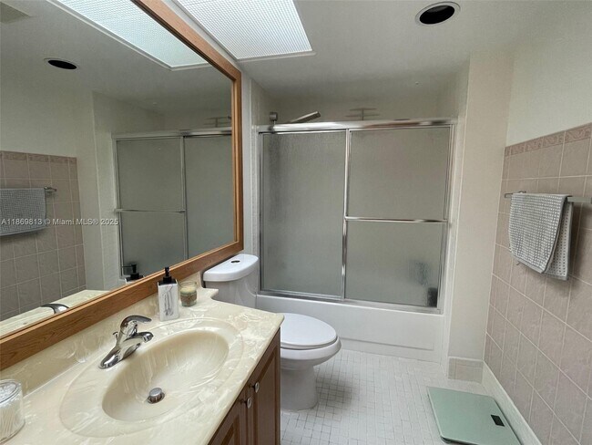 Building Photo - 12500 SW 5th Ct