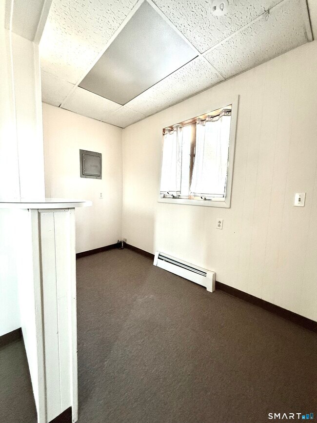 Building Photo - 425 Montauk Ave