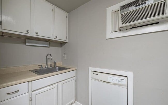 Building Photo - 102 N Lombardy St