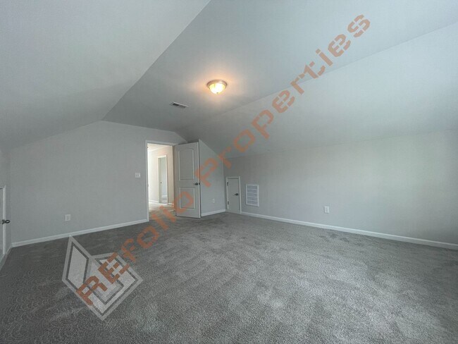 Building Photo - Beautiful 4BD 2.5BA Home w/Primary Suite o...