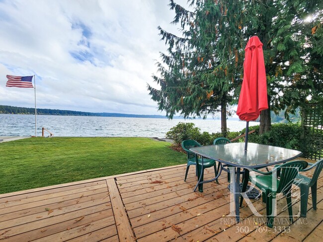 Building Photo - Charming Waterfront Retreat in Poulsbo, Wa...