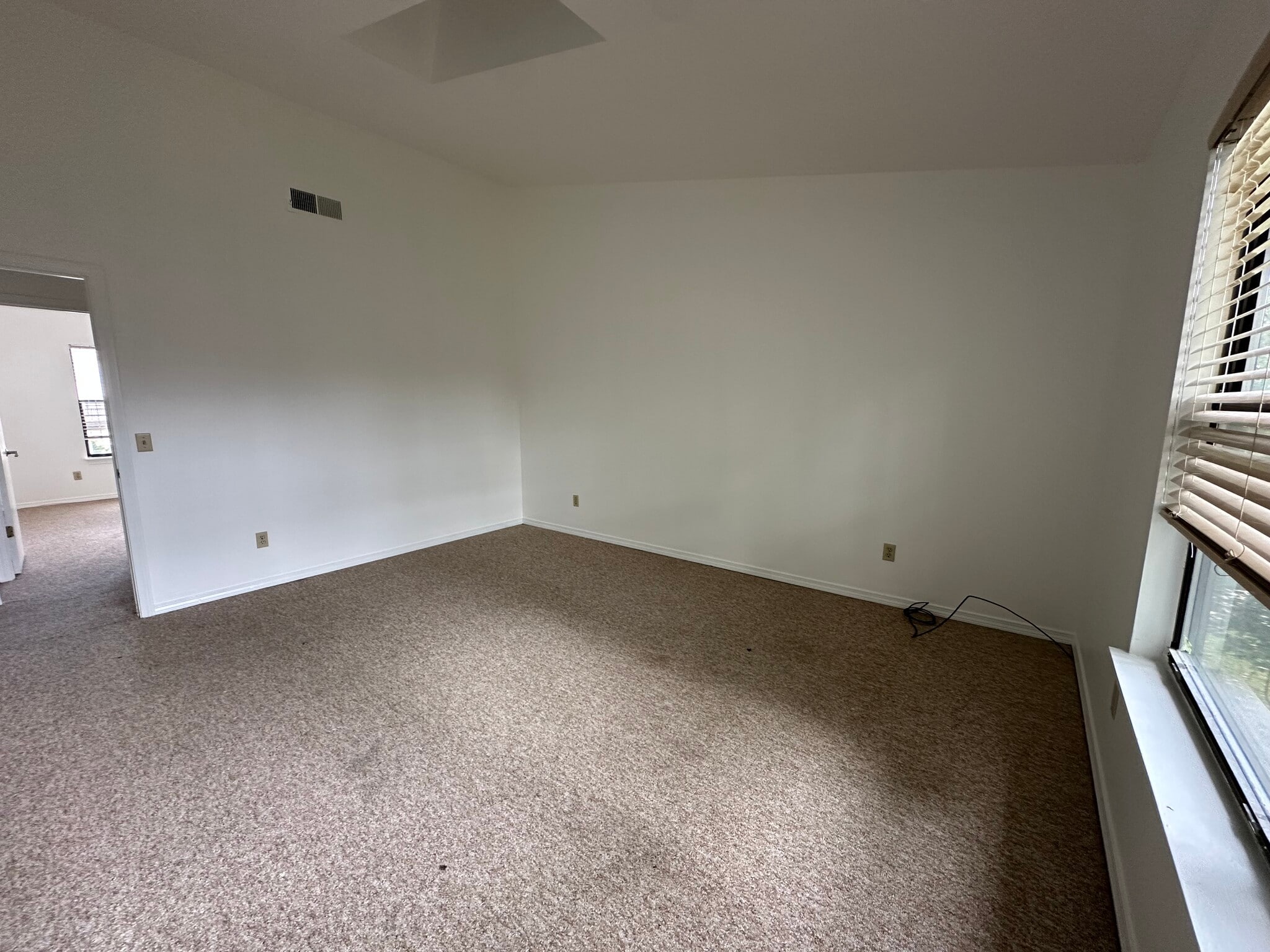 Master Bedroom - 15 Crest St