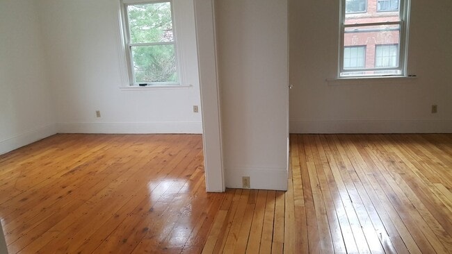 Building Photo - 331 Plantation St