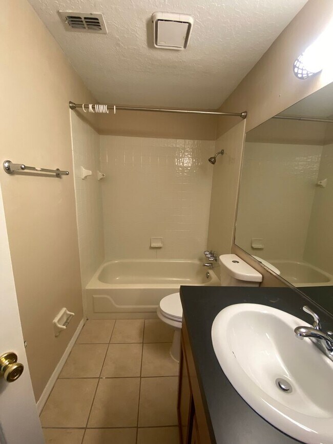 Building Photo - 575 Bloomington Ct