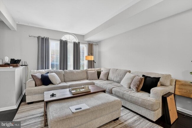 Building Photo - 313 Sage Ln