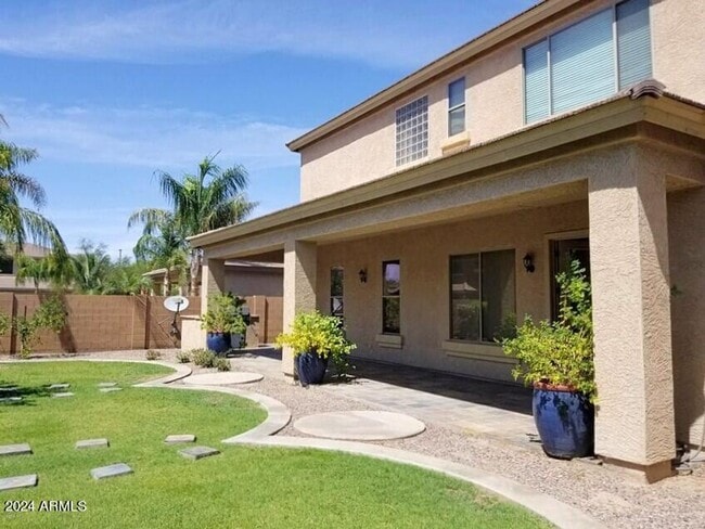 Building Photo - *Stunning Home in Cul-de-sac with 2 Master Suites, one downstairs, one upstairs*