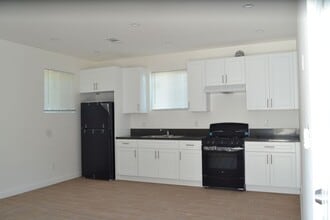 Building Photo - Central Homes