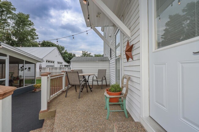 Building Photo - 32 Chapleau Ave