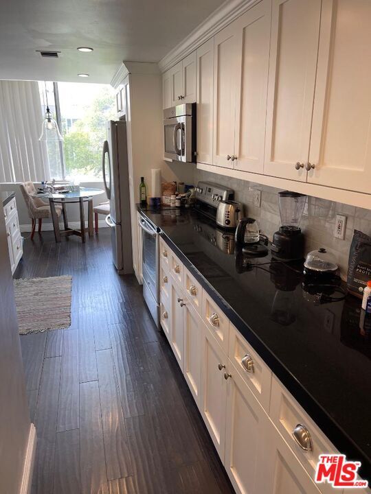 Building Photo - 412 N Palm Dr