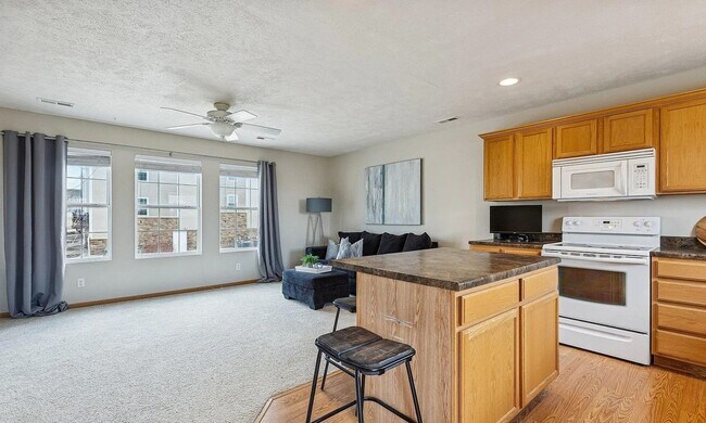 Building Photo - 6806 S 182nd Ct